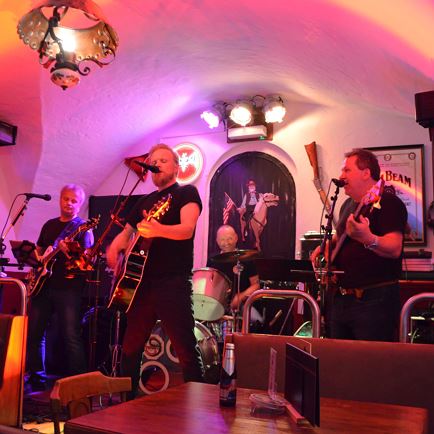 Fieberbrunner Bummelnacht mit '69 in the Shade & Die Erbkogler'