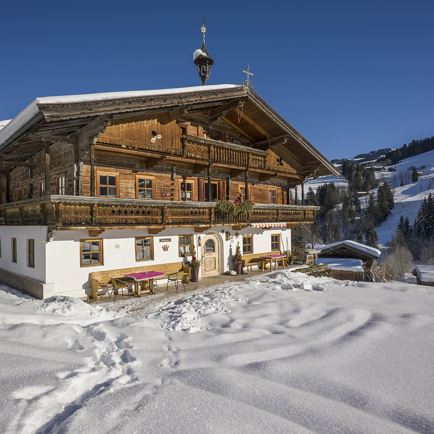 Romantic Sleigh Ride to a Traditional Inn