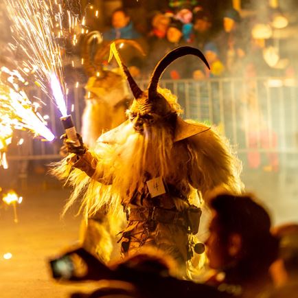 Nikolaus- und Krampuseinzug in Hochfilzen