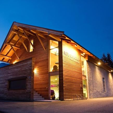 Kino Monoplexx: The Village next to Paradise