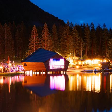 Seeleuchten with 'Die Landjaga Musi'