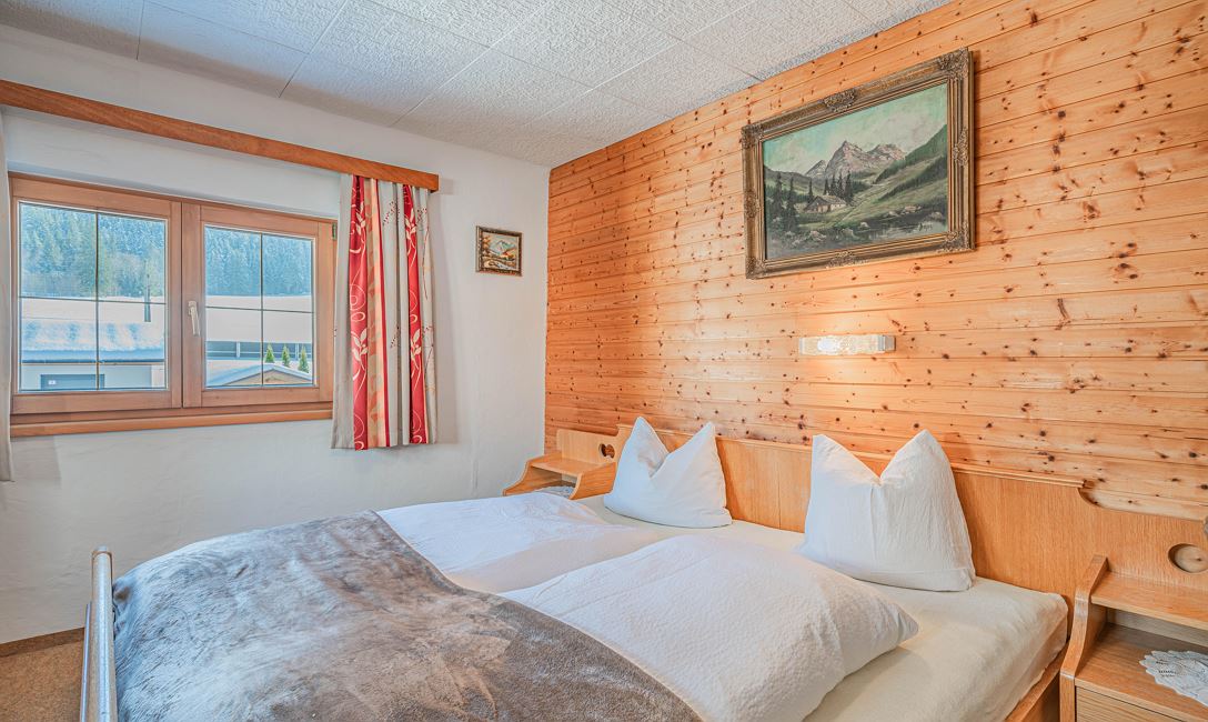 Schlafzimmer 1