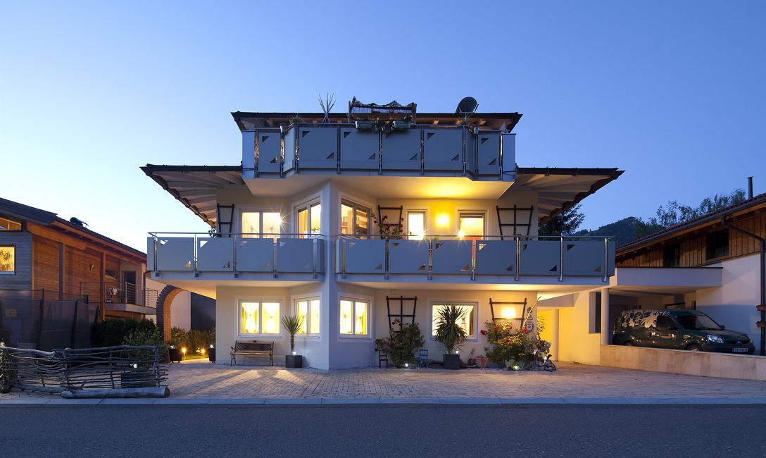 Appartementhaus Charisma Hausansicht Sommer