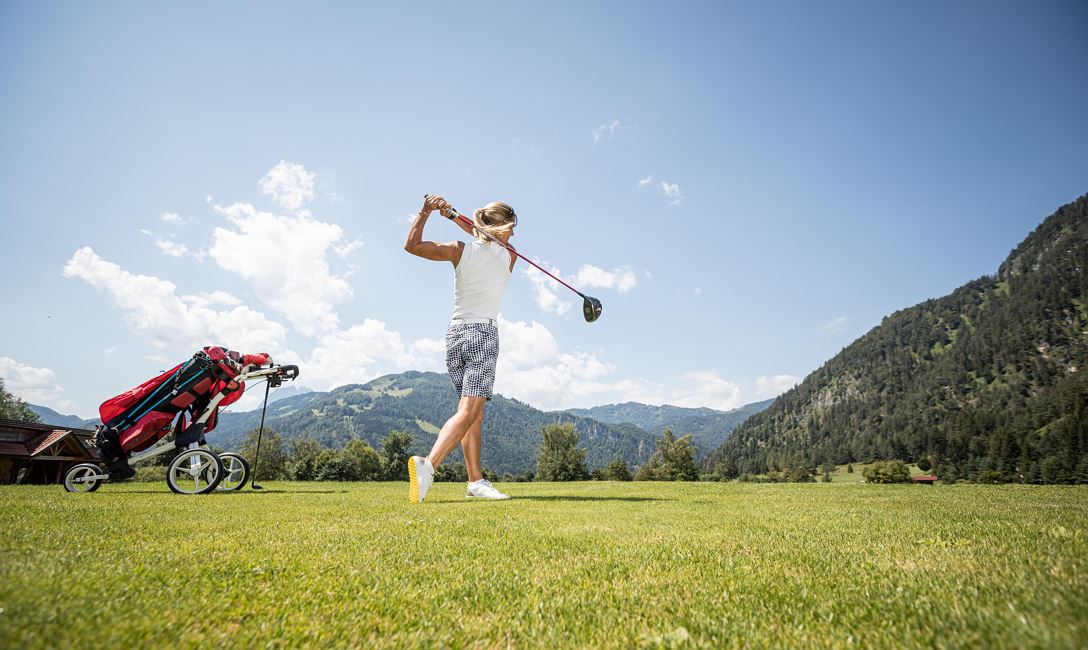 Golf in Erpfendorf (c) Mirja Geh (3)