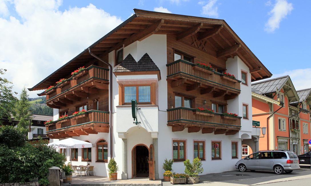 Cafe-Heim-Hubert-Bahnhofstrasse-1-Kirchberg-Haus-S