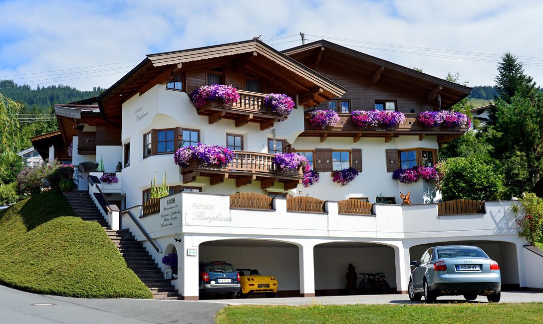Berghaus-Hutter-Anneliese-Scherbuehel-2-Kirchberg-