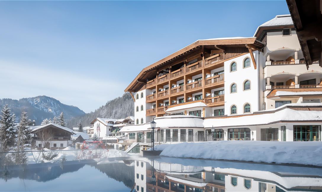 Hotel Jagdschlössl mit Infinity-Pool
