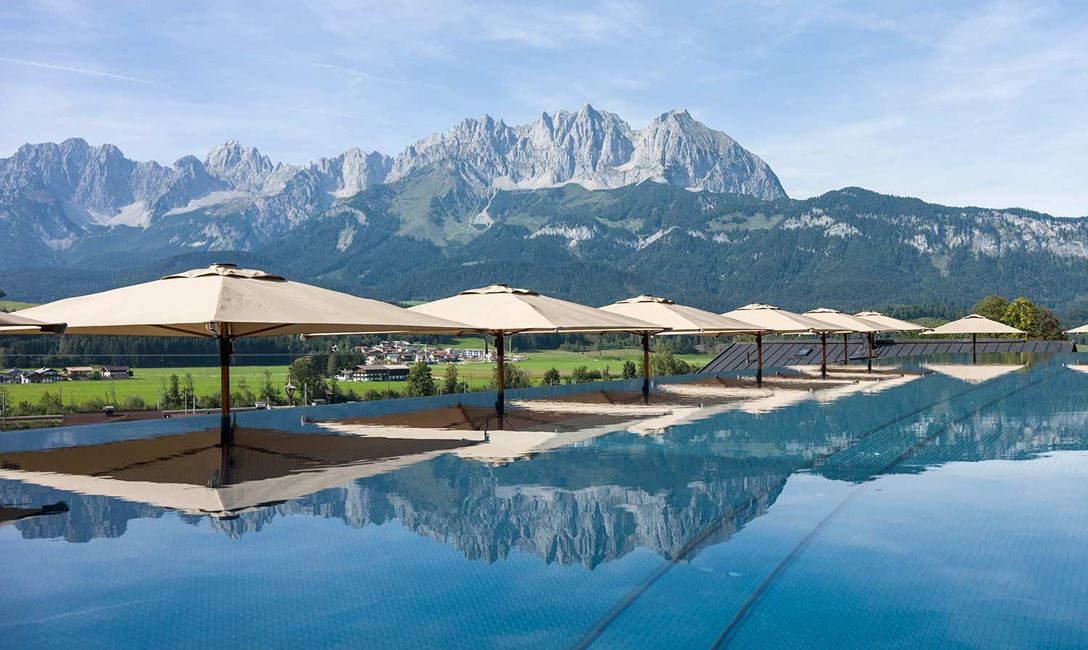 Schwimmbad-mit-Kaiserblick
