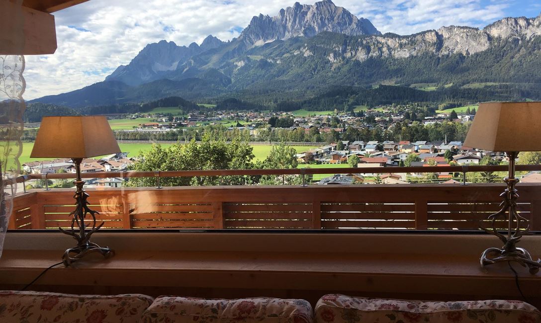 Resizenz-Sonnleitn-St_Johann-Tirol-Balkon-Kaiser-i