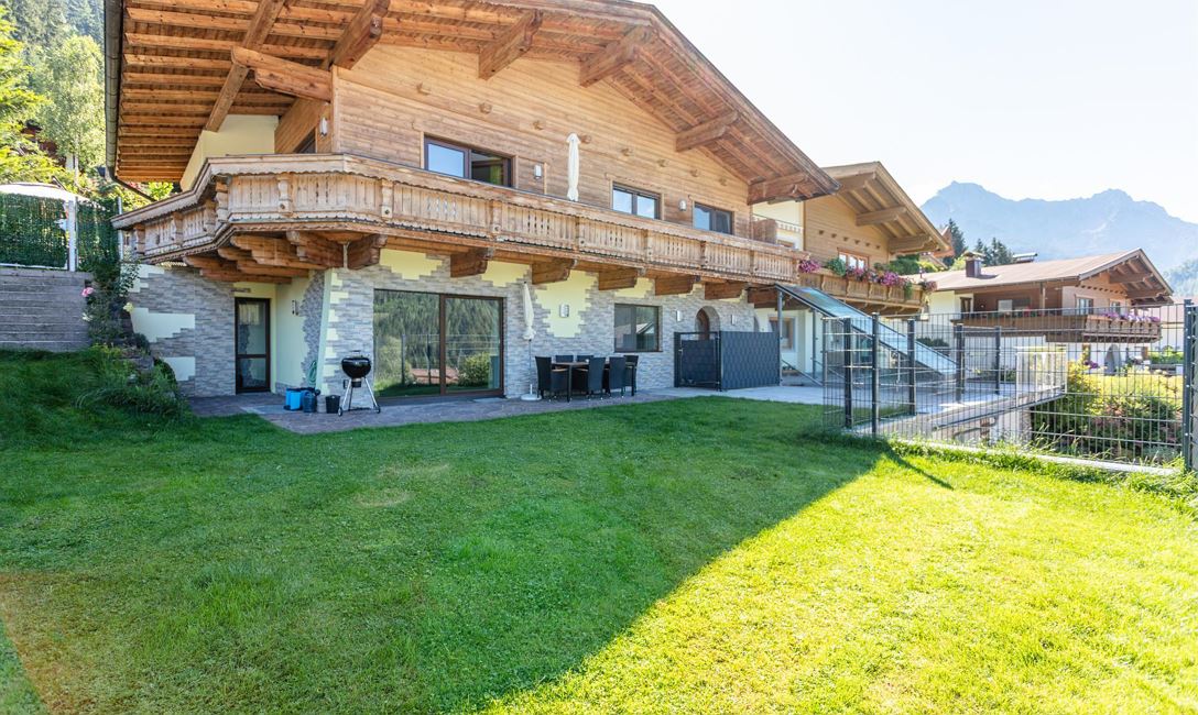 Frontansicht mit Garten Wohnung Fellhorn