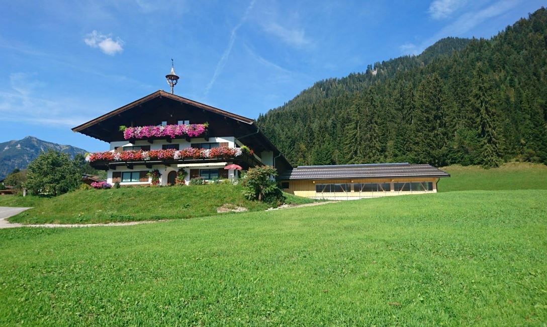 Rettenmooshof in voller Bluempracht