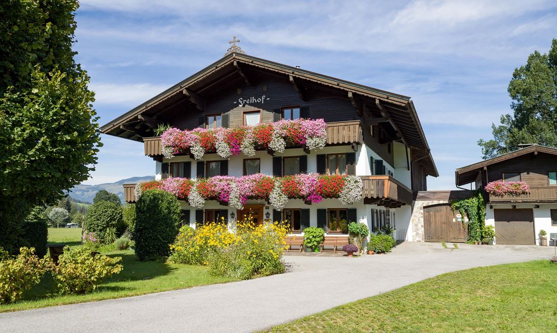 Freihof mit Balkonblumen