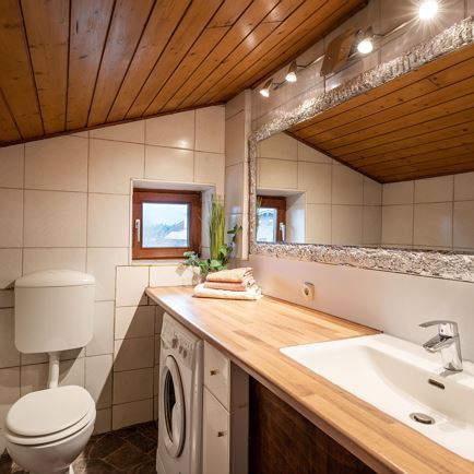 Badezimmer Ferienwohnung Glück (c) Hannes Dabernig