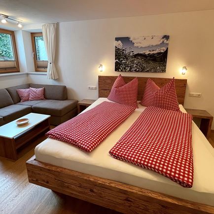 Schlafzimmer Tiefparterre