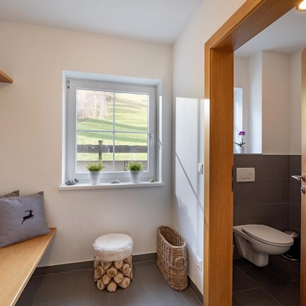Ferienhaus_Wirtheim_Moosen_26_Brixen_Garderobe_WC