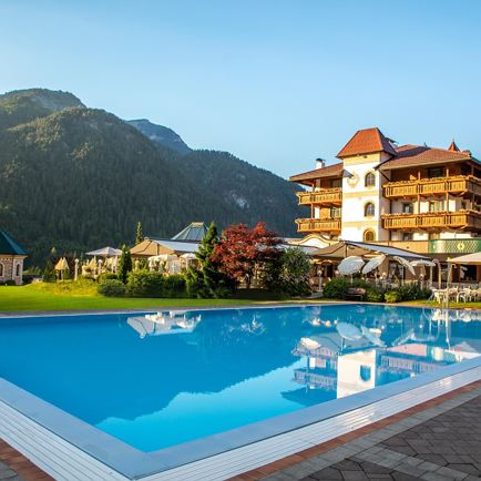 Der-Laerchenhof_Aussenpool_2000px-300dpi