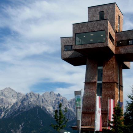 Jakobskreuz mit Ausblick auf die Bergwelt