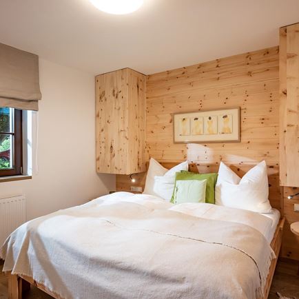 Ferienwohnung_Zirbenduft_Hopfgarten_Schlafzimmer