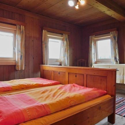 Großes Zimmer mit  Doppelbett