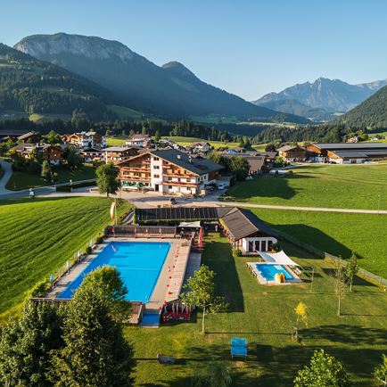 Freischwimmbad Itter_Hotel Edelweiss