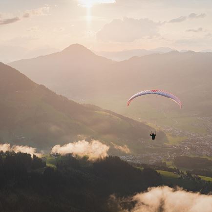medium-tvb-brixental-sommer-paragleiten