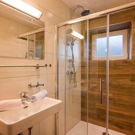 Gaestehaus_Staffner_Kirchberg_Chalet_2_Badezimmer