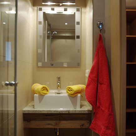 Schlafzimmer_2_Dusche_1