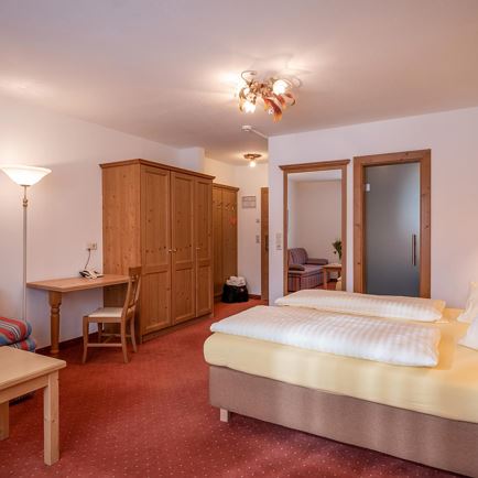 Hotel_Kroneck_Aschauerstrasse_45_Kirchberg_01_2020