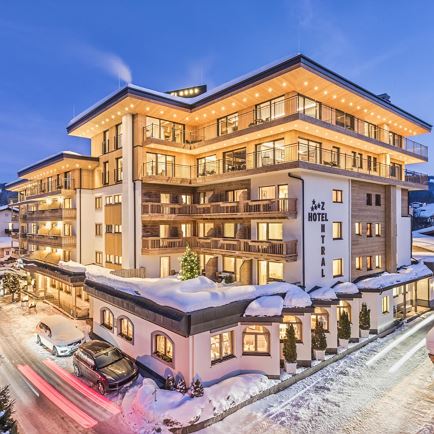 Hotel Zentral Kirchberg Aussen Nacht Winter  