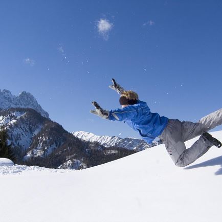 Kind im Schnee 2 - ©AlbinN