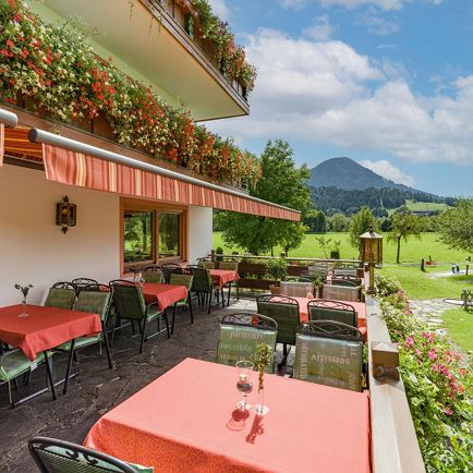 Hotel_Neuwirt_wenger_Strasse_21_Kirchdorf_Terrasse