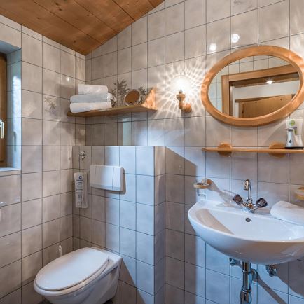 Badezimmer 2 Appartement Kaiserluft