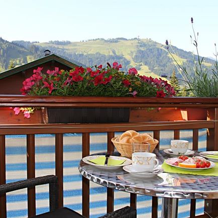 Frühstück am Balkon