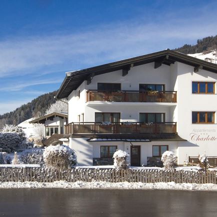 Appartementhaus im Winter