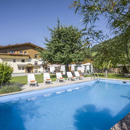 Schwimmbad mit Haus