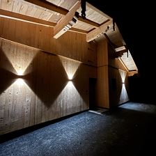 Eingang Apartment beleuchtet