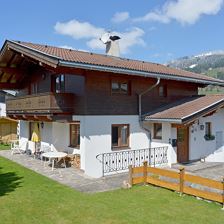 Hausansicht_Sommer_