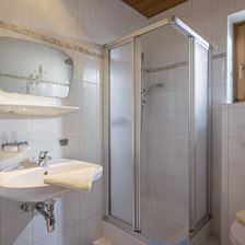 Brixnerwirt_Dorfstrasse_94_Brixen_Zimmer_23_Badezi
