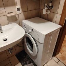 zu Dusche WC erster Stock