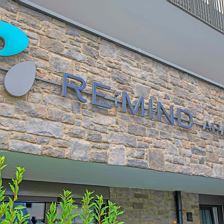 Fassade mit Logo Remind Appartements