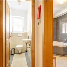 Toilette und Badezimmer