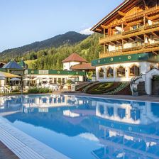 Der-Laerchenhof_Aussenschwimmbecken-Jungbrunnen_20