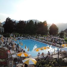 Pool beim Grillabend