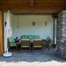 Terrasse mit Sitzgelegenheit
