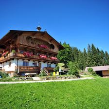 Flecklhof_Hausansicht Sommer