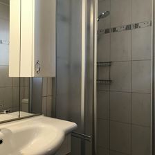 Chalet Julia Badezimmer mit Dusche und WC