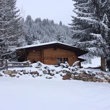 Chalet Julia im Winter Frontansicht