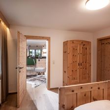 Ferienwohnung_Zirbenduft_Hopfgarten_Schlafzimmer_2