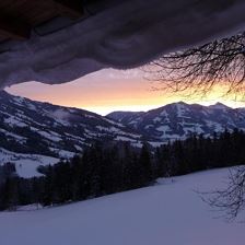 Sonnenaufgang über dem Skigebiet