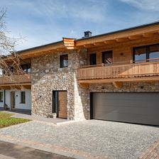 Haus vorne II (c)Hannes Dabernig